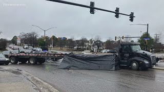 Crash causes intersection to shut down on Virginia Beach Boulevard