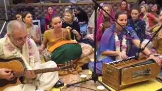 Kirtan Gauri \u0026 Medini-Pati. Moscow Temple ISKCON. 21.11.14. HD