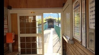 中央本線穴山駅の改札口と駅構内の風景