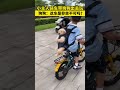 小主人騎車帶狗狗出去玩，狗狗緊張得小手手無處安放