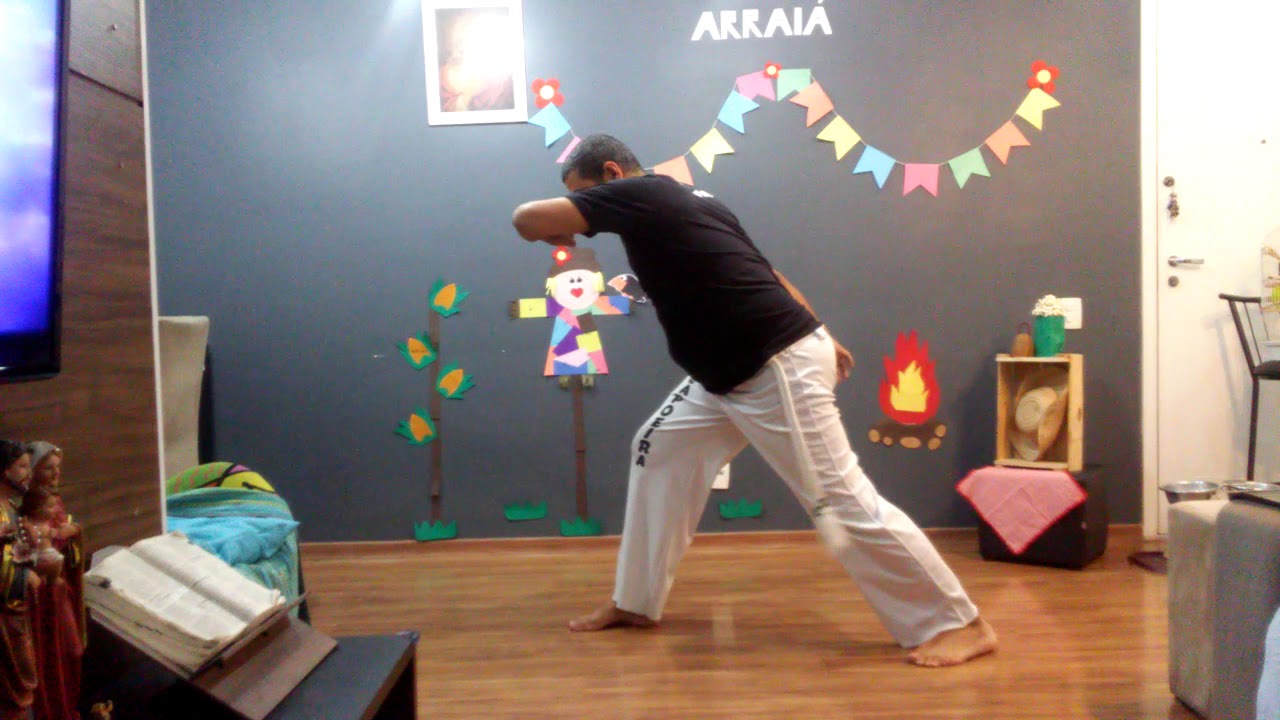 Movimentos Básicos Da Capoeira Youtube