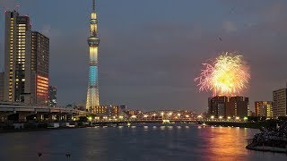 【4K】C5　第41回 隅田川花火大会　隅田川　水面に反射　ビルのガラスに反射　汐入公園　東京スカイツリー　Sumida River fireworks 　Skytree Light up