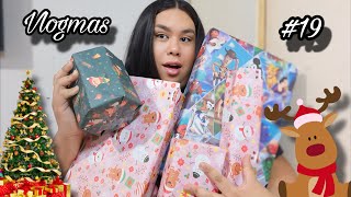 WHAT AM I GIVING MY FAMILY? WRAPPING CHRISTMAS PRESENTS - VLOGMAS 19