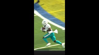 Tyreek Hill catches for a 28-yard Gain vs. Los Angeles Chargers