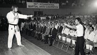 Chuck Norris told 3,000 spectators Bruce Lee couldn’t fight — Bruce: “Let’s fight.”