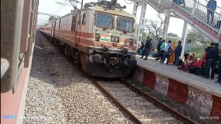 13413 Farakka Express Arriving Jaunpur City 🔥 With WAP 5