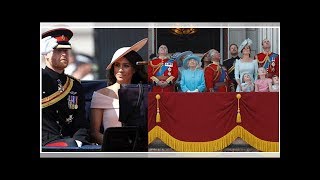 Premiéra Meghan a Harryho na balkoně Buckinghamského paláce. Nebyli vidět, zastínili je Kate a Ch...