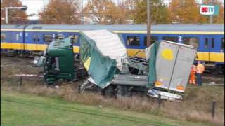 Trein botst op vrachtwagen in Oss