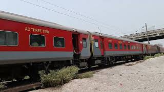 12592- Gorakhpur SF Express Yeavantpur Jn to Gorakhpur Jn via Bhopal.