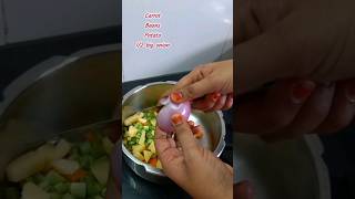 குக்கரில் ஒரு விசில் போதும் சுவையான ஈஸி குருமா/ Easy kurma recipe... #viral #trending