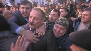 Депутат Барна побився із активістами під Радою