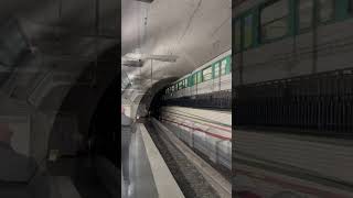 FRANCE-ல 💥இருக்க ஒரு யூனிக்கான 🚃MÉTRO STATION🚇#dailyvlog56 #shorts #tamil /informative area✨