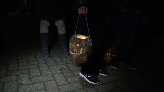 010nu - Rotterdammers gaan de straat op tijdens Sint Maarten