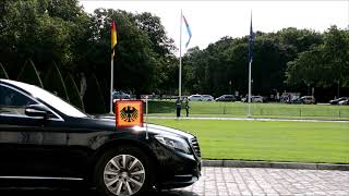 Trumpet signal, Vergatterung and Flag at Bellevue Palace