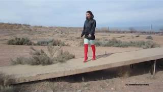 Elena 2 Paar Stiefel und weisse Leggings am Strand (boots Lena + Nina in Stiefel (Boots, Overknee, High Heel) #0091