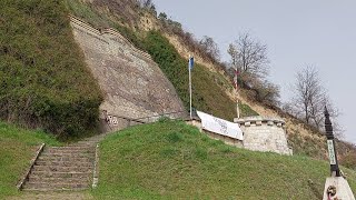 Tokaj, Országzászló emlékmű. 2024.03.30. Full HD-video