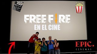 ¡JUGAMOS FREE FIRE EN UNA SALA DE CINE Y ASI ES COMO SE VE!😱FT.YAIR17,FER,ERK Y MI NOVIA