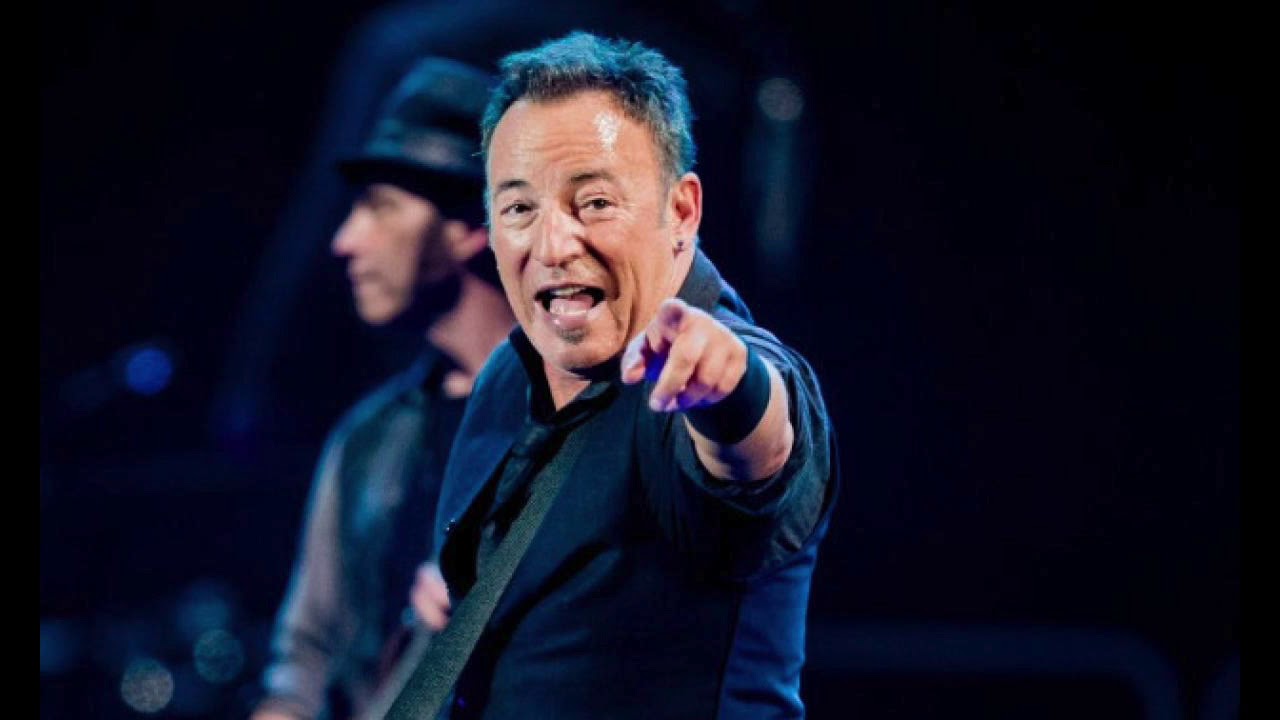 Bruce Springsteen - Radio Nowhere (HD Drumless Version) - YouTube