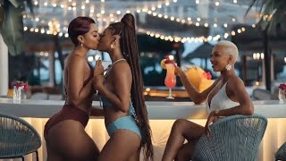 3 Lesbians Kissing on Vacation