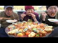 솥뚜껑 닭볶음탕에 소면과 튀김을 더하면 braised spicy chicken with fried food noodles 요리 u0026먹방 mukbang eating show