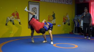 Chinese wrestling天津摔跤，年轻人这腰腿真是没的说，这跤看的让人心脏怦怦直跳