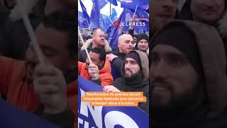 Manifestation de policiers devant l'Assemblée Nationale pour dénoncer le budget 2025 de la police