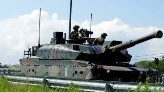 橋を渡る10式戦車　一眼レフ手持ち（4K動画）