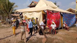 បុណ្យអភិសេកគម្រប់៧ថ្ងៃរបស់លោកតា អួន ហឿន មេភូមិកំណប់  ពិធីដង្ហែ អថិធាតុ ៣ជុំ រោងអភិសេក 27 កុម្ភៈ 2021