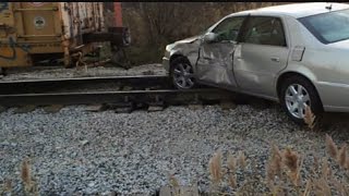 Train hits car in Lordstown; None hurt