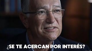 ¿Cómo detecta Ricardo Salinas a la gente que se le acerca por interés?