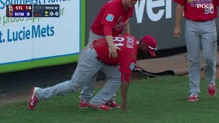 STL@NYM: Garcia makes a great catch in foul territory