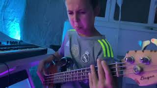 (9yrs) AronTheBassist - GROOVING HARD!🔥🎸