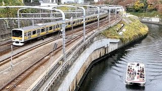 水辺の鉄道。神田川クルーズ船と並走！お茶の水の景色。