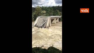 Maltempo in Piemonte, crolla il ponte appena riaperto sul Sesia