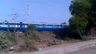 Parallel Run with 12936 Surat - Bandra InterCity