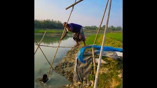 প্রাচীন পদ্ধতিতে গ্রামের জমিতে পানি সেচ পদ্ধতি#villagelife#neturallife #villagenature