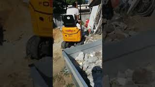 Chinese 1 ton excavator concrete ruble loading.