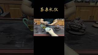 客人為什麽拿起茶杯又放下茶杯 有人知道嗎  wechat：zcj049 #普洱茶 #茶文化 #茶知识 #段子