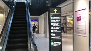 京都駅B2階から1階へのエスカレーター_Kyoto escalator