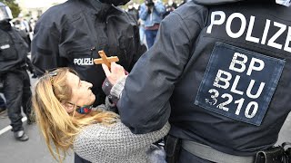 Polizei löst Corona-Großdemo in Berlin auf | AFP