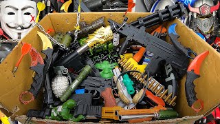 Special Realistic Toy Guns, Tec-9, Bead Throwing Guns, Karambit Knife And Equipment