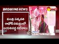 టీఆర్ఎస్ ఎంపీ కవితకు అవమానం.. trs mla shankar nayak rude behaviour with mp kavitha sakshi tv