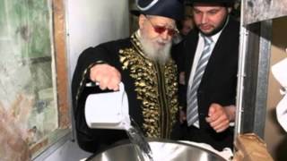 Harav Ovadia Yosef - A picture says a 1000 words.