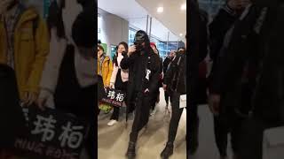 潘玮柏帅气现身机场 Pan Weibai appears at the airport