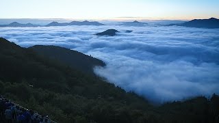 日の出と雲海が「共演」　標高１千メートル超　北海道の「雲海テラス」