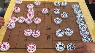 黑棋就是厉害啊，独自一个人战对面一群人，丝毫不落下风啊