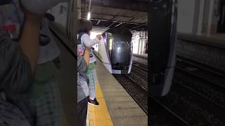 JR東日本の篠井線の長野駅に臨時特急信州2号茅野行きが到着する