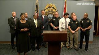 Sign language interpreter delivered gibberish at press conference