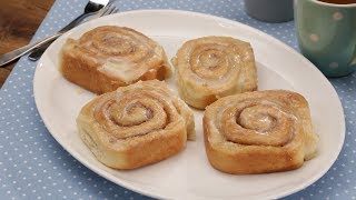 Cinnamon Rolls mit Frosting: saftige Zimtschnecken mit Frischkäse-Glasur