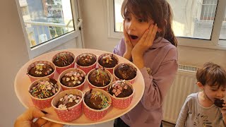 Eylül Çikolatalı Cupcake Yaptı Üstünü Renkli Süslemelerle Süsledi | fun kids video